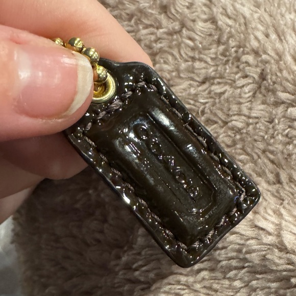 1.5" Small COACH BROWN PATENT LEATHER BRASS FOB CHARM KEYCHAIN HANG TAG WRISTLET - Picture 1 of 2
